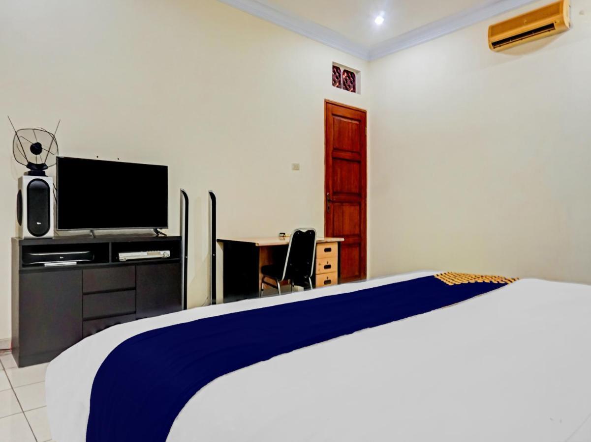 Spot On 90295 Simprug Residence Джакарта Екстериор снимка