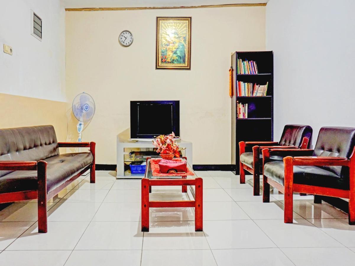 Spot On 90295 Simprug Residence Джакарта Екстериор снимка